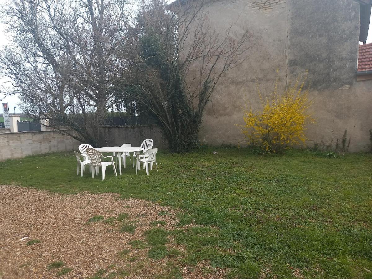 L'Univers, Vous Et Nous Pouilly-sur-Vingeanne Экстерьер фото